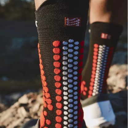 Tất chạy Trail Compressport Unisex's Pro Racing Socks v4.0 Trail - Đen/Đỏ (Black/Red)