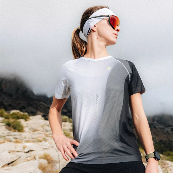 Áo chạy bộ Nữ Compressport Performance SS Shirt - Đen (Black/White)