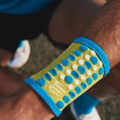 Băng bảo vệ cổ tay Compressport Unisex's Sweatbands 3D.Dots - Vàng (Primero)