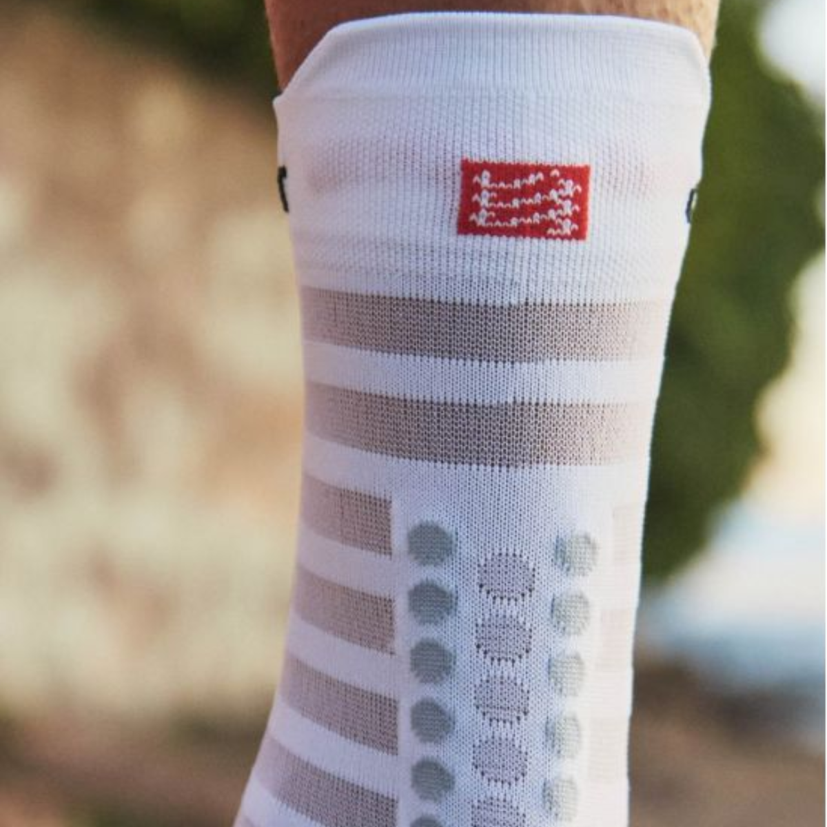 Tất đạp xe Compressport Unisex's Pro Racing Socks v4.0 Ultralight Bike - White/Grey