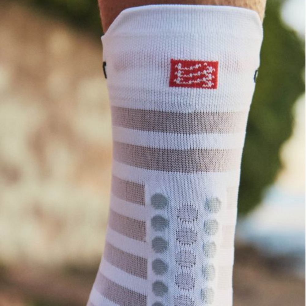 Compressport Unisex's Pro Racing Socks v4.0 Ultralight Bike - White/Grey