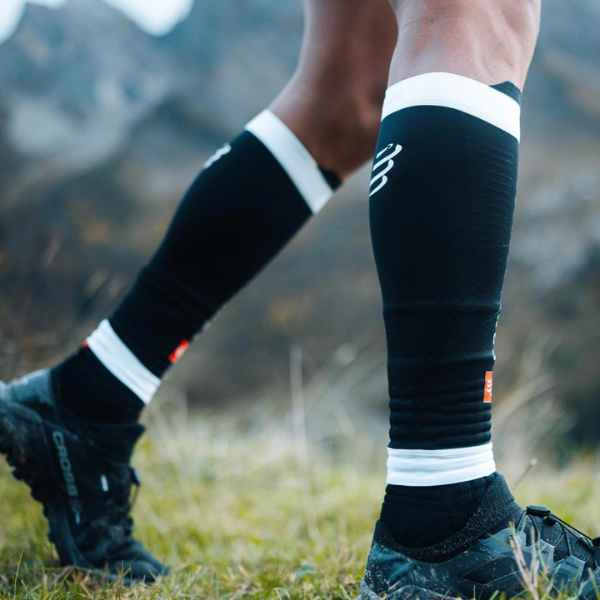 Băng bảo vệ bắp chân Compressport Calf Sleeves R2 3.0 - Đen/Trắng (Black/White)