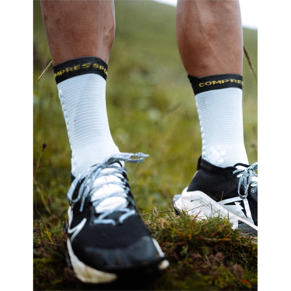 Tất chạy Trail Compressport Unisex's Pro Racing Socks v4.0 Trail - Xám/Vàng (Grey Dawn/Ceylon Yellow)