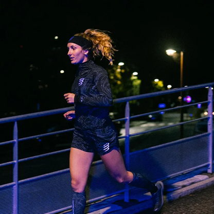 Quần Chạy Bộ Nữ Compressport Performance Short - Black/Aurora