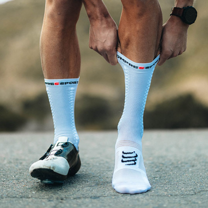 Tất đạp xe Compressport Unisex's Pro Racing Socks v4.0 Bike - Trắng/Đen (White/Black)