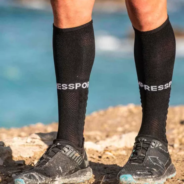 Tất chạy bộ Compressport Unisex's Full Socks Run - Đen (Black)