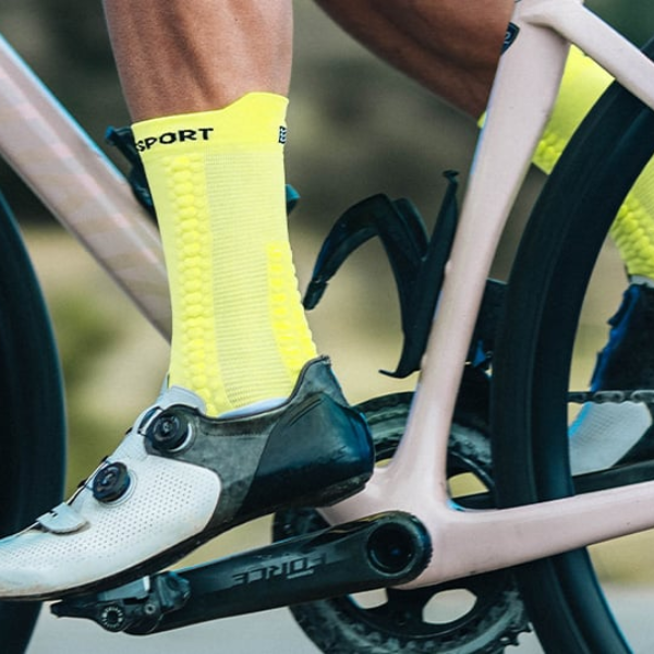 Tất đạp xe Compressport Unisex's Pro Racing Socks v4.0 Bike - Đỏ/Trắng (Fluo Red/White)