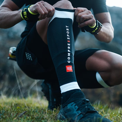Băng bảo vệ bắp chân Compressport Calf Sleeves R2 3.0 - Đen/Trắng (Black/White)