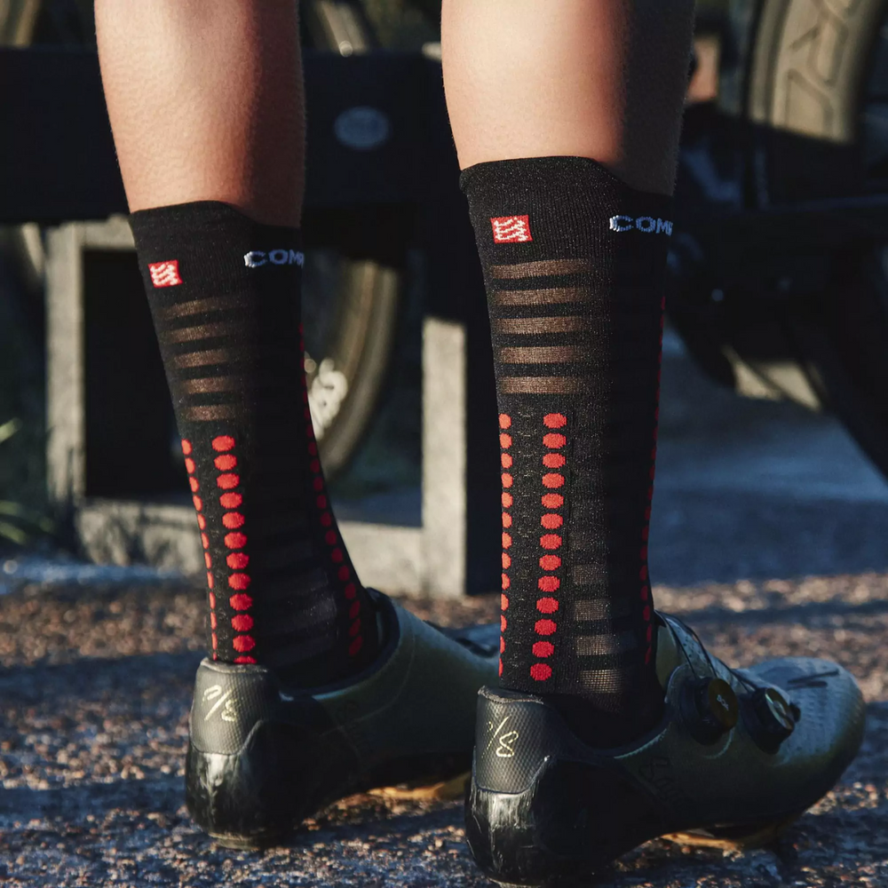 Compressport Pro Racing Socks V4.0 Ultralight Bike - Black/ Red