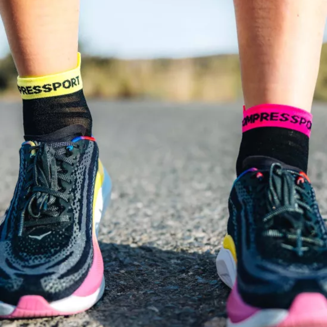 Tất chạy bộ Compressport Pro Racing Socks v4.0 Ultralight Run Low - Black/Safe Yellow/Neo Pink