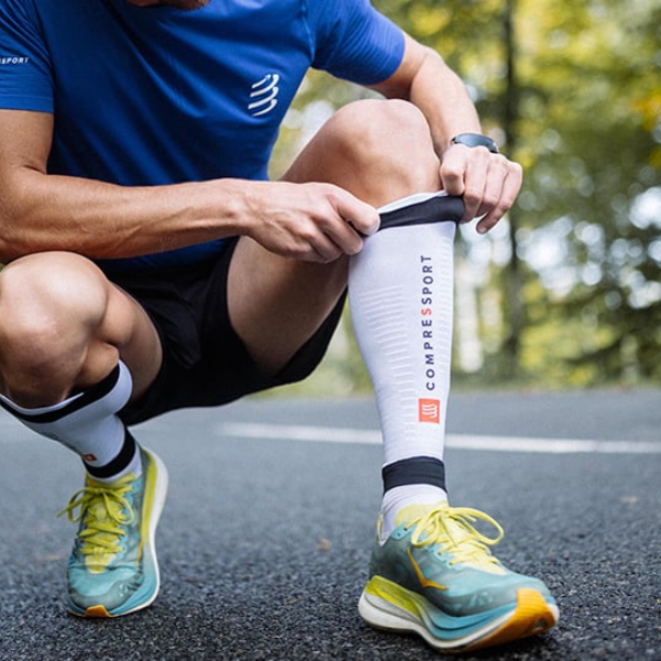 Băng bảo vệ bắp chân Compressport Calf Sleeves R2 3.0 - Trắng (White/Black)