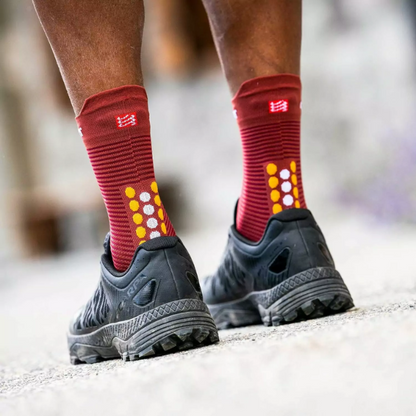 Tất chạy bộ Compressport Pro Racing Socks v4.0 Run High - SPD Apple/Cheddar