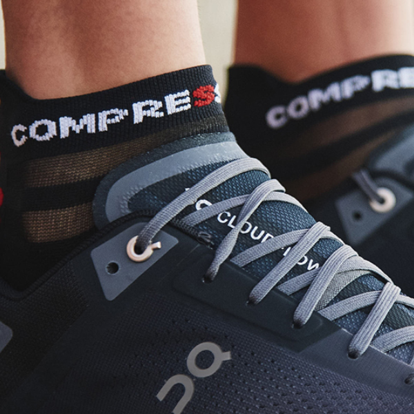 Tất chạy bộ Compressport Pro Racing Socks v4.0 Ultralight - Đen (Black/ Red)