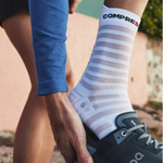 Compressport Unisex's Pro Racing Socks v4.0 Ultralight Bike - White/Grey