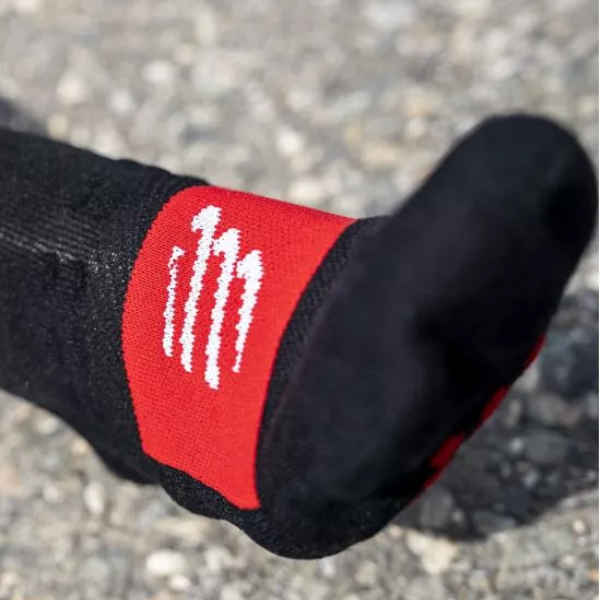 Tất Chạy Bộ Compressport Pro Racing Socks Winter Run - Đen (Black/Red)