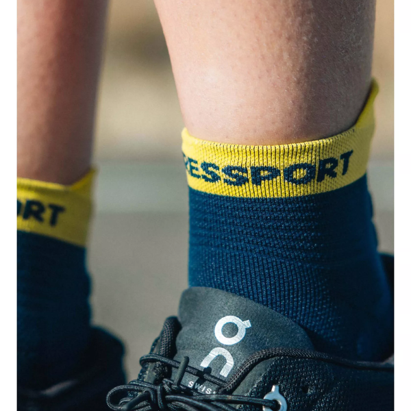 Tất chạy bộ Compressport Unisex's Pro Racing Socks v4.0 Run Low - Xanh (Blues/Green Sheen)