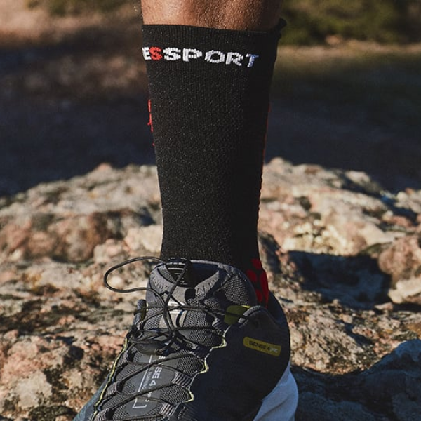 Tất chạy Trail Compressport Unisex's Pro Racing Socks v4.0 Trail - Đen/Đỏ (Black/Red)