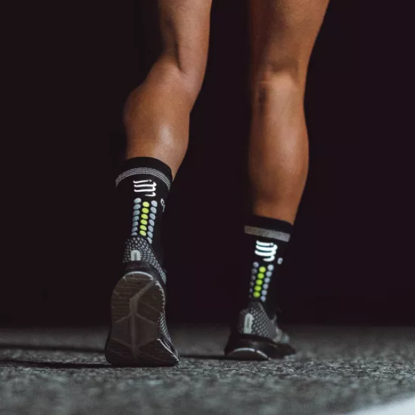 Tất chạy bộ Compressport Pro Racing Socks v4.0 Run High Flash - Đen (Black)