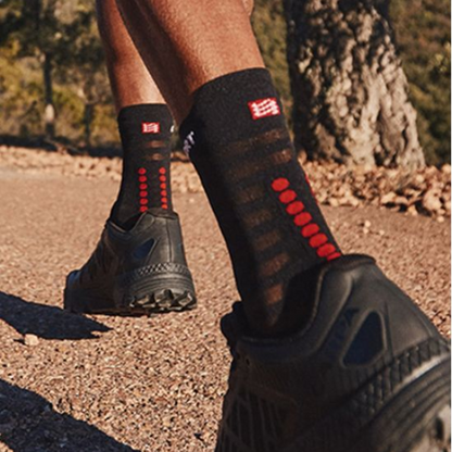 Tất Chạy Bộ Compressport Pro Racing Socks v4.0 Ultralight Run High - Black/Red