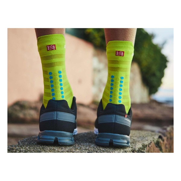 Compressport Unisex's Pro Racing Socks v4.0 Ultralight Run High - Primrose/Fjord Blue