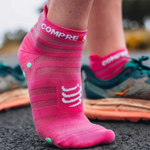 Compressport Pro Racing Socks v4.0 Ultralight Run Low - Hot Pink/Summer Green