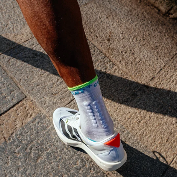 Tất chạy bộ Compressport Pro Marathon Socks v2.0 - White/Norse Blue/Neon Green