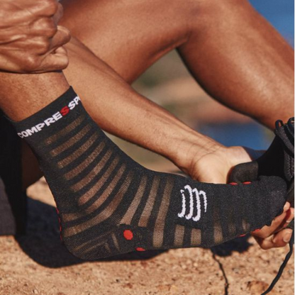 Tất Chạy Bộ Compressport Pro Racing Socks v4.0 Ultralight Run High - Black/Red