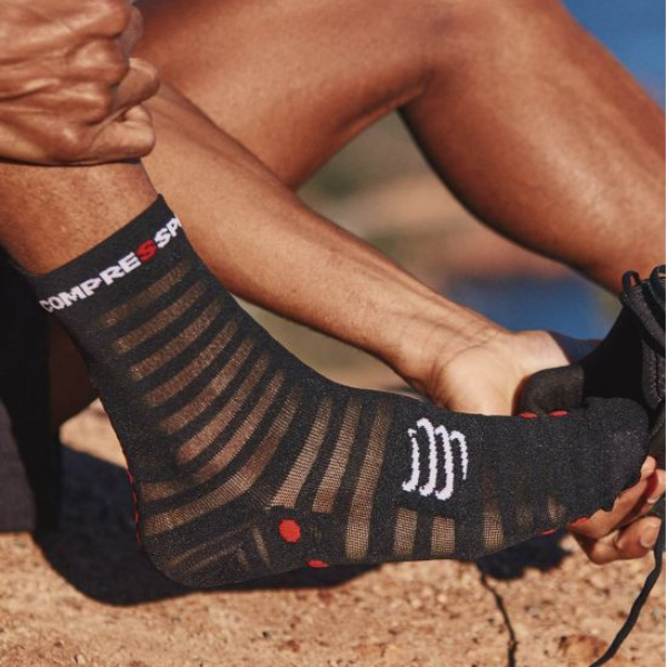 Compressport Pro Racing Socks v4.0 Ultralight Run High - Black/Red