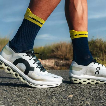 Tất chạy bộ Compressport Pro Racing Socks v4.0 Run High - Blues/Green Sheen