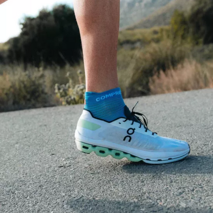 Tất chạy bộ Compressport Unisex's Pro Racing Socks v4.0 Run Low - Xanh (Niagara/White)