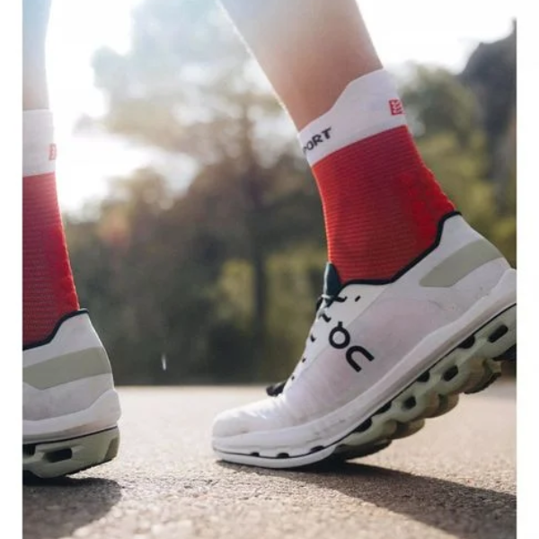Tất chạy bộ Compressport Pro Racing Socks v4.0 Run High - Đỏ (Red/White)