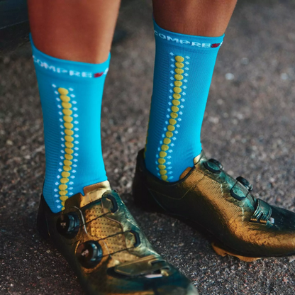 Tất chạy bộ Compressport Unisex's Pro Racing Socks v4.0 Bike - Fluo Blue/Primerose