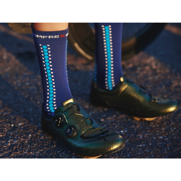 Compressport Pro Racing Socks v4.0 Bike - Sodalite/Fluo Blue