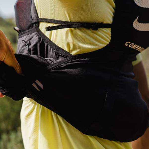Vest chạy bộ Compressport UltRun Evo 10 - Đen (Black)