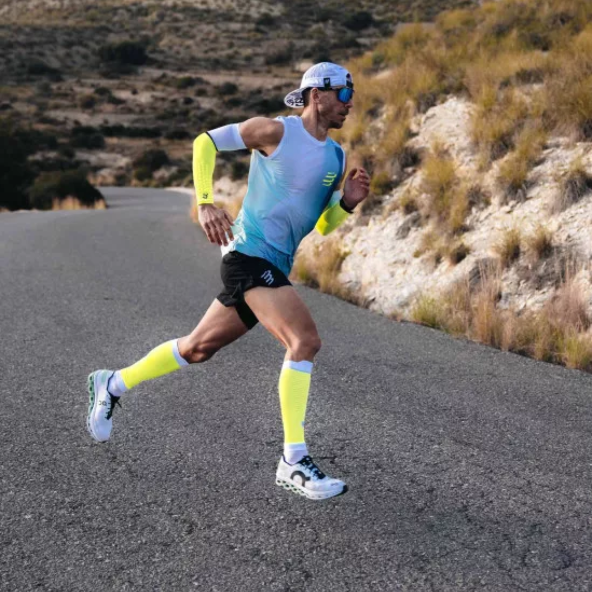 Băng bảo vệ bắp chân Compressport Calf Sleeves R2 3.0 Socks - Vàng (Safe Yellow/ White)