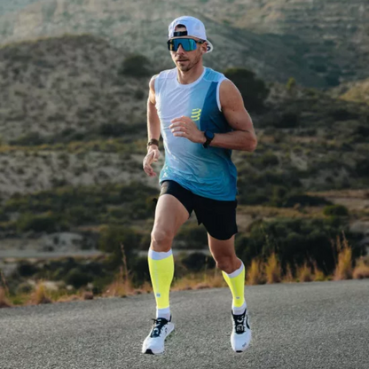 Tất chạy bộ Compressport Pro Marathon Socks V2.0 - Trắng (White/Black)