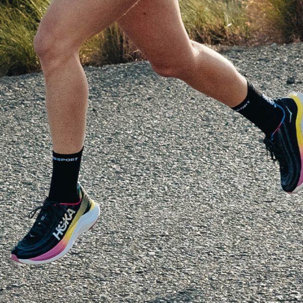 Tất Chạy Bộ Compressport Pro Racing Socks v4.0 Run High - Đen (Black/White)