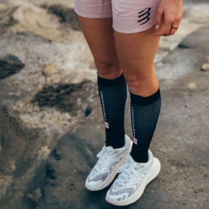Băng Bảo Vệ Bắp Chân Compressport Calf Sleeves R2 3.0 (phiên bản Eat My Dust!) - Dark Full Gray