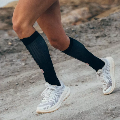 Băng Bảo Vệ Bắp Chân Compressport Calf Sleeves R2 3.0 (phiên bản Eat My Dust!) - Dark Full Gray