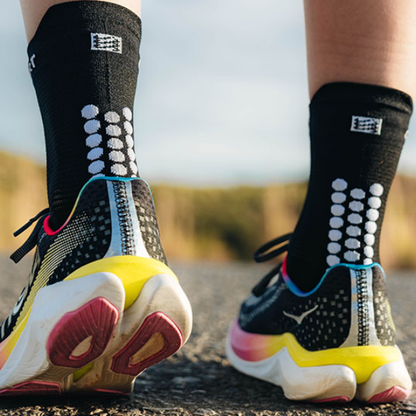 Tất Chạy Bộ Compressport Pro Racing Socks v4.0 Run High - Đen (Black/White)