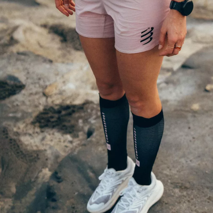 Quần Chạy Bộ Nữ Compressport Performance Short (Phiên bản Eat My Dust!) - Zephyr
