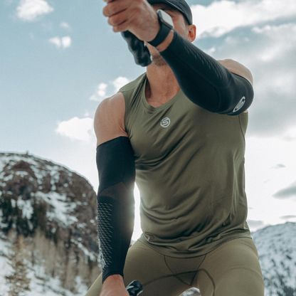 Băng bảo vệ ống tay SKINS Unisex's Series-1 Arm Sleeves - Đen (Black)