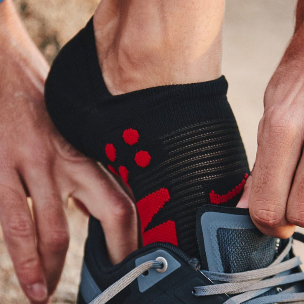Tất chạy bộ Compressport No Show Socks - Black/Red