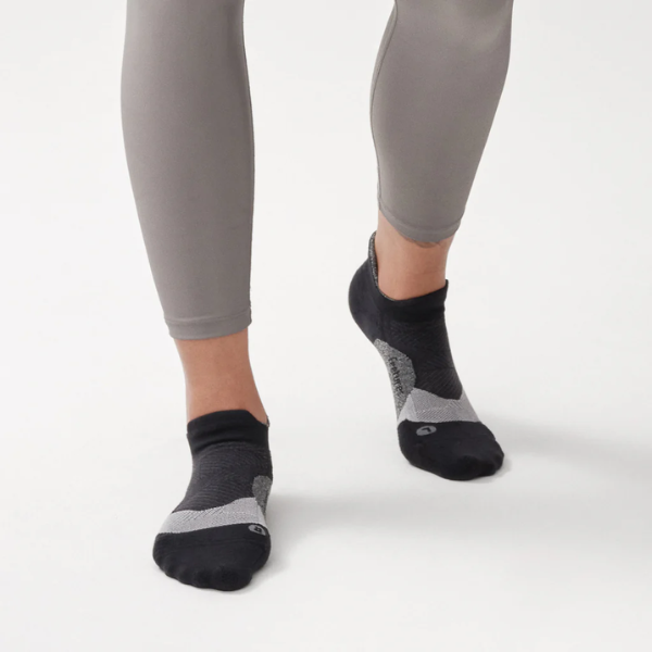 Tất chạy bộ Feetures Elite Light Cushion 2 Pack - Đen/Xám (Black/Grey)