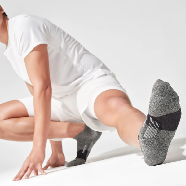 Tất chạy bộ Feetures Elite Ultra Light No Show Tab - Xám (Gray)