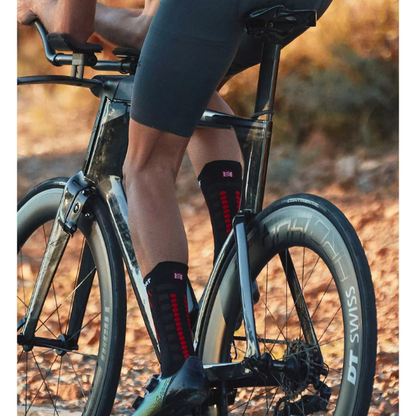Tất chạy bộ Compressport Aero Socks - Đen (Black/Red)
