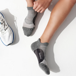 Tất chạy bộ Feetures Elite Light Cushion No Show Tab - Xám (Grey)