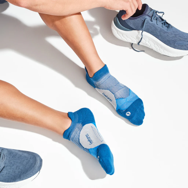 Tất chạy bộ Feetures Elite Light Cushion No Show Tab - Xanh (Navy Mist)
