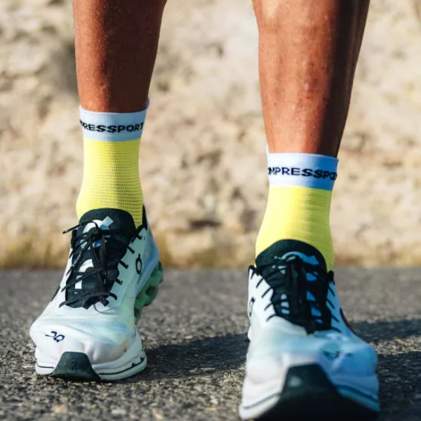 Compressport Pro Racing Socks v4.0 Run High - Safe Yellow/White