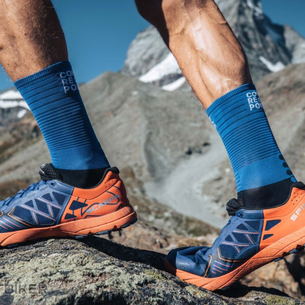 Tất chạy bộ Compressport Mid Compression Socks - Xanh (Blue Lolite)